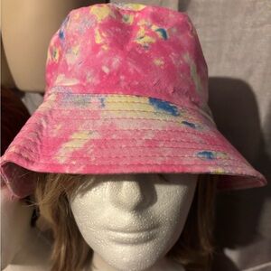 Tiedye bucket hat.